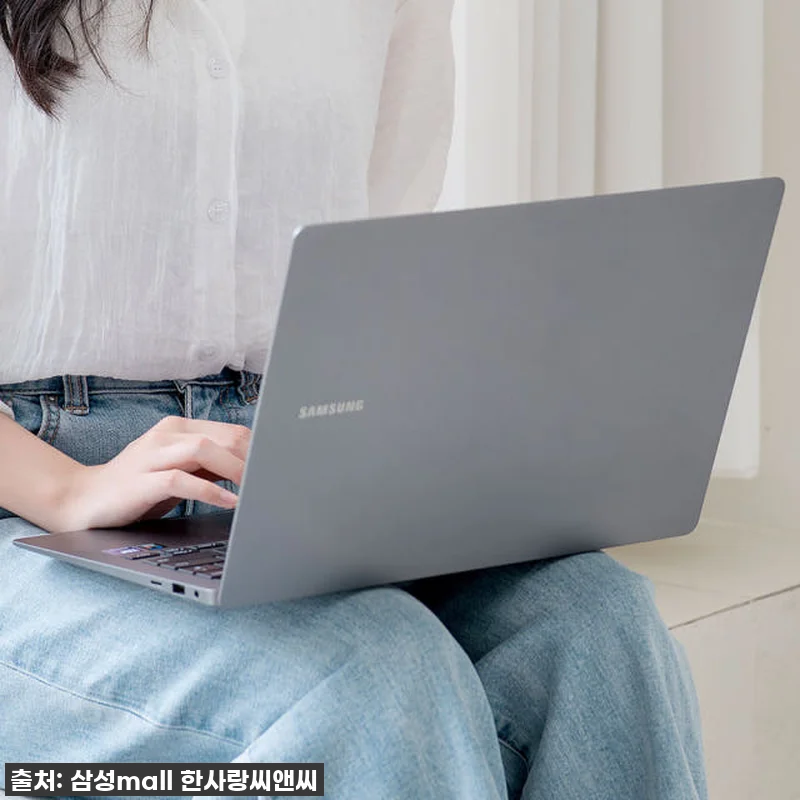 출근길 어깨 해방! ✨ 갤럭시북5 프 관련 이미지 3