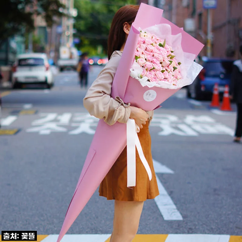 사랑을 전하는 가장 완벽한 방법, 핑크 장미 100송이 대형 꽃다발 직접 경험해보니