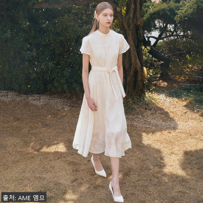 ELLA Mock neck Petal 관련 이미지 1