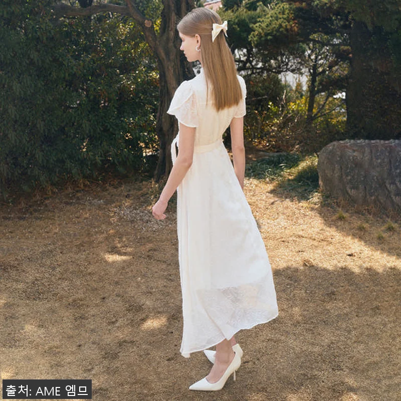ELLA Mock neck Petal 관련 이미지 2