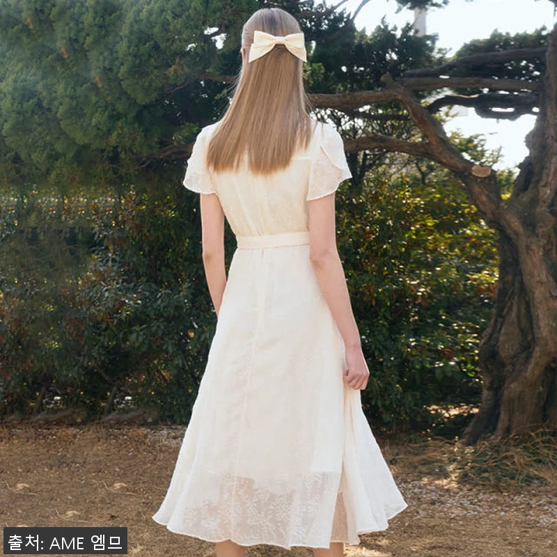 ELLA Mock neck Petal 관련 이미지 4