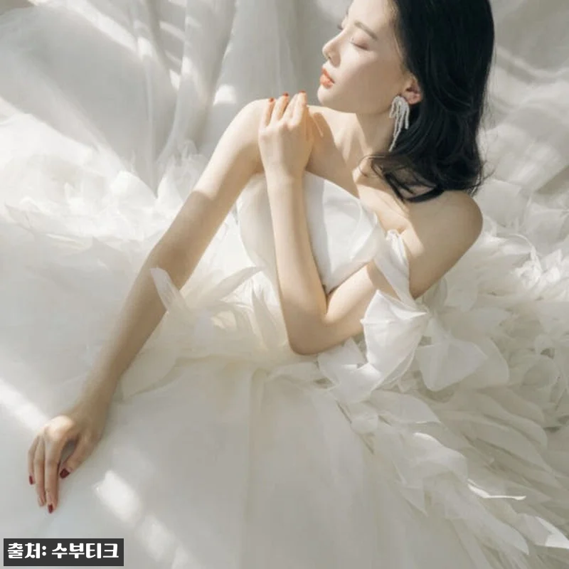 튜브탑 결혼식 웨딩촬영 벨라인 본식 관련 이미지 4