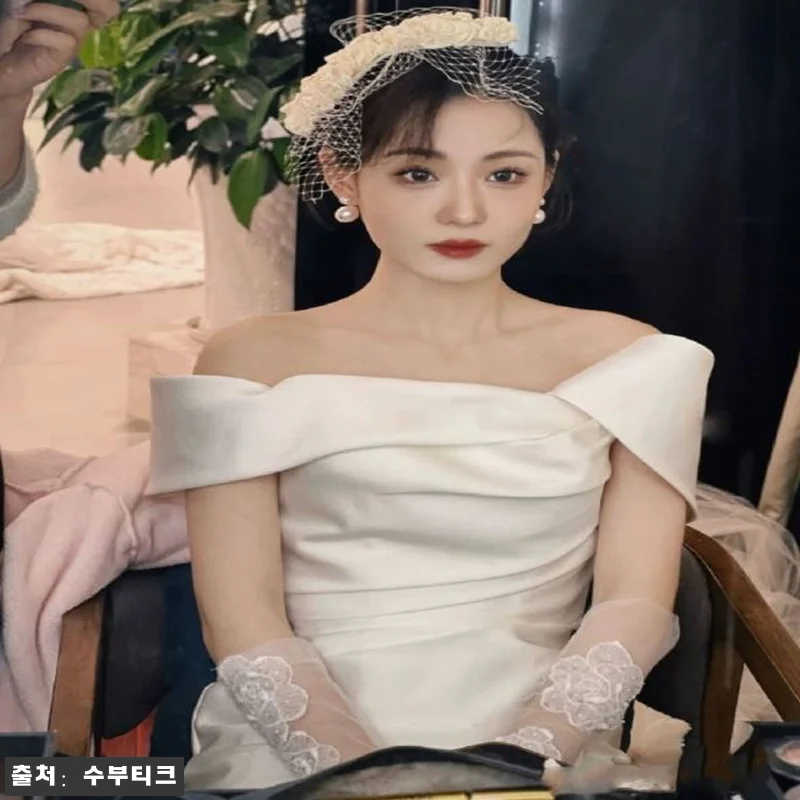야외 셀프웨딩의 낭만을 완성한 새틴 관련 이미지 1