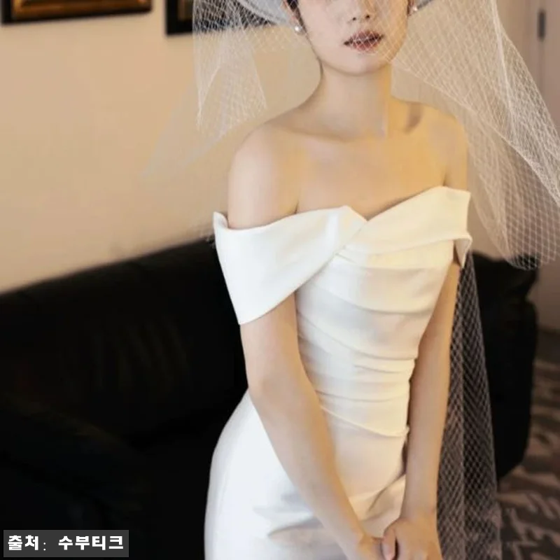 야외 셀프웨딩의 낭만을 완성한 새틴 관련 이미지 4