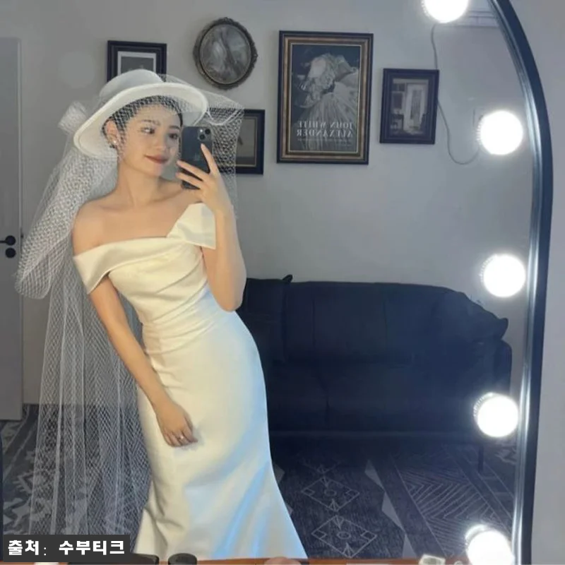 야외 셀프웨딩의 낭만을 완성한 새틴 관련 이미지 5
