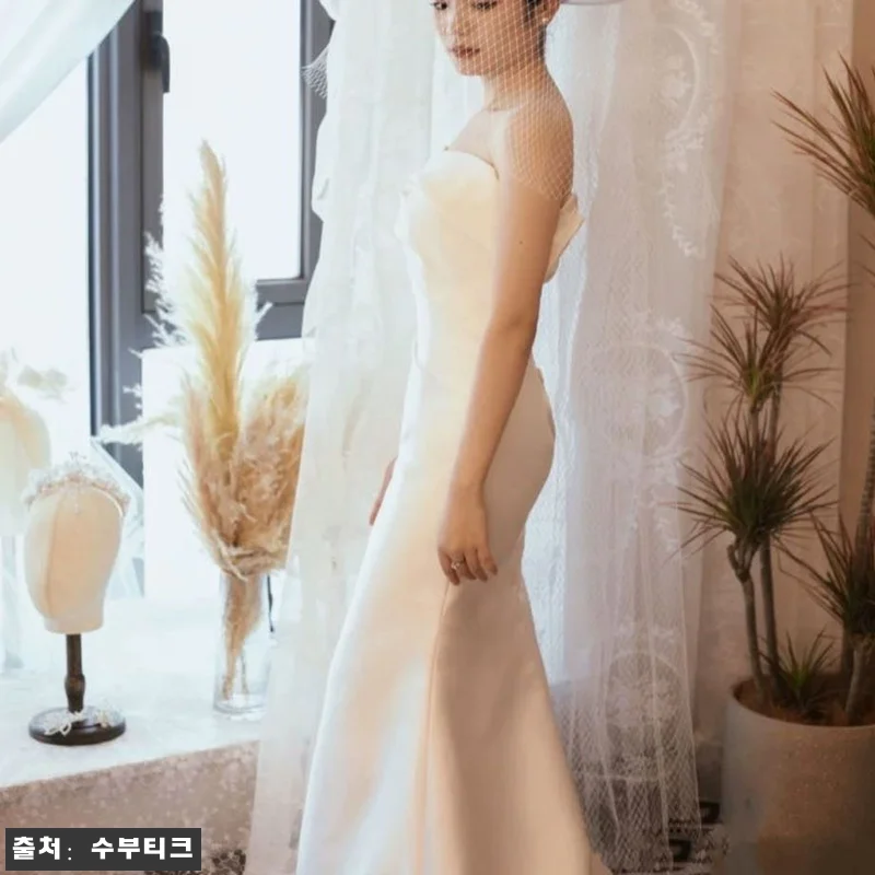 야외 셀프웨딩의 낭만을 완성한 새틴 관련 이미지 6